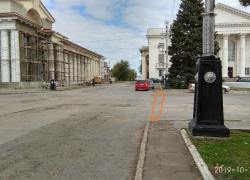 Въезд для машин на площадь возле Приморского парка Цимлянска могут запретить Въезд для машин на площадь возле Приморского парка Цимлянска могут запретить