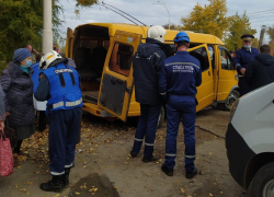 Маршрутка с 15 пассажирами перевернулась возле вокзала в Волгодонске: есть пострадавшие Маршрутка с 15 пассажирами перевернулась возле вокзала в Волгодонске: есть пострадавшие