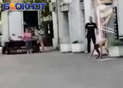 Голый мужчина выпал из окна и отправился гулять по Ленина в Волгодонске Голый мужчина выпал из окна и отправился гулять по Ленина в Волгодонске
