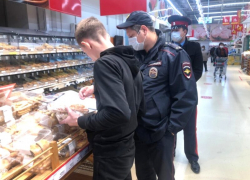 В магазинах, на рынках и аптеках большинство волгодонцев соблюдают масочный режим В магазинах, на рынках и аптеках большинство волгодонцев соблюдают масочный режим