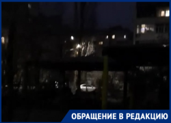 «Я рядом своего ребенка не вижу»: кромешная темнота возле детсада «Колобок» возмущает волгодонцев «Я рядом своего ребенка не вижу»: кромешная темнота возле детсада «Колобок» возмущает волгодонцев