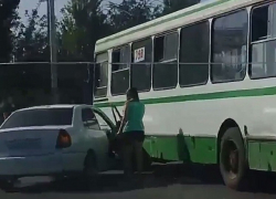 В Волгодонске произошло ДТП из-за непостоянства водителя автобуса В Волгодонске произошло ДТП из-за непостоянства водителя автобуса