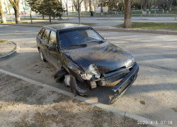 Водитель снес ограждение на улице Ленина в Волгодонске Водитель снес ограждение на улице Ленина в Волгодонске