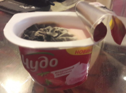 Просроченный йогурт