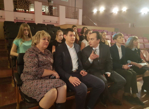 Министр культуры области Владимир Бабин побывал на репетиции спектакля в драмтеатре Волгодонска Министр культуры области Владимир Бабин побывал на репетиции спектакля в драмтеатре Волгодонска