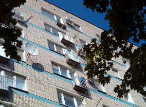 В центре старого города в жилом здании обрушился балкон В центре старого города в жилом здании обрушился балкон