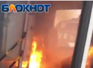 Полыхающие сидения в автобусе №22 Волгодонска сняли на видео веселые пассажиры Полыхающие сидения в автобусе №22 Волгодонска сняли на видео веселые пассажиры