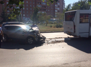 В Волгодонске «Ниссан» врезался в автобус и спровоцировал крупный дорожный затор В Волгодонске «Ниссан» врезался в автобус и спровоцировал крупный дорожный затор
