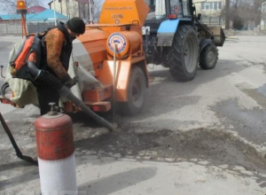 Волгодонские дороги продолжают приводить в порядок Волгодонские дороги продолжают приводить в порядок