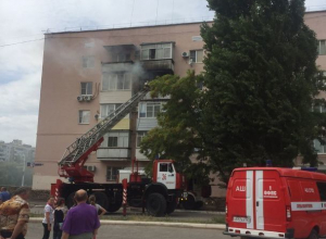 Крупный пожар произошел в квартире по улице Курчатова Крупный пожар произошел в квартире по улице Курчатова