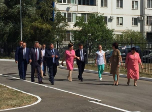 Замгубернатора Сергей Бондарев и министр здравоохранения Татьяна Быковская прибыли в Волгодонск Замгубернатора Сергей Бондарев и министр здравоохранения Татьяна Быковская прибыли в Волгодонск