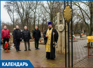 21 год назад на кладбище №1 появилась Аллея почетного захоронения воинов 21 год назад на кладбище №1 появилась Аллея почетного захоронения воинов