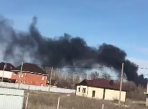 Сильный пожар в районе химзавода Волгодонска попал на видео Сильный пожар в районе химзавода Волгодонска попал на видео