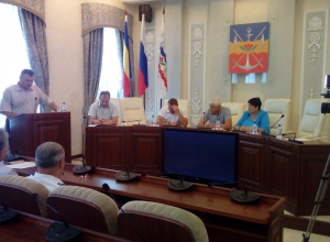 Депутаты Волгодонска предложили бороться с несанкционированной торговлей «нечеловеческими» методами Депутаты Волгодонска предложили бороться с несанкционированной торговлей «нечеловеческими» методами
