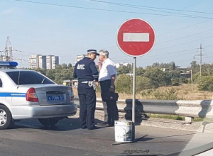 Установка «кирпича» на мосту привела к масштабным заторам в Волгодонске Установка «кирпича» на мосту привела к масштабным заторам в Волгодонске