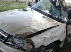 Пьяный водитель влетел в дерево в Цимлянском районе Пьяный водитель влетел в дерево в Цимлянском районе
