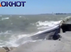 Дамба водозабора Волгодонска на грани разрушения из-за разбушевавшегося Цимлянского водохранилища Дамба водозабора Волгодонска на грани разрушения из-за разбушевавшегося Цимлянского водохранилища
