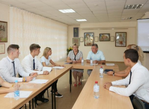 Виктор Мельников встретился с членами молодежного правительства Волгодонска Виктор Мельников встретился с членами молодежного правительства Волгодонска