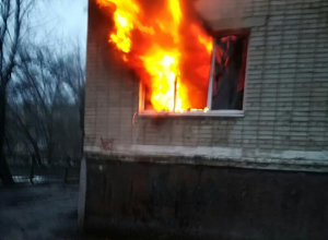 Женщина пострадала при пожаре в пятиэтажном жилом доме в Волгодонске Женщина пострадала при пожаре в пятиэтажном жилом доме в Волгодонске
