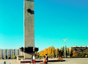 Волгодонск прежде и теперь: обелиск Победы Волгодонск прежде и теперь: обелиск Победы
