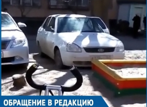 В Волгодонске водитель «Приоры» заехал на детскую площадку, подперев бампером песочницу В Волгодонске водитель «Приоры» заехал на детскую площадку, подперев бампером песочницу