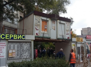 В Волгодонске продолжают избавляться от незаконно установленных нестационарных объектов В Волгодонске продолжают избавляться от незаконно установленных нестационарных объектов