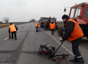 Около трёх десятков километров трассы Волгодонск-Ростов сделают «качественными и безопасными» Около трёх десятков километров трассы Волгодонск-Ростов сделают «качественными и безопасными»