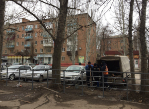 Пешеходные ограждения появились возле стихийного рынка на Морской в Волгодонске Пешеходные ограждения появились возле стихийного рынка на Морской в Волгодонске