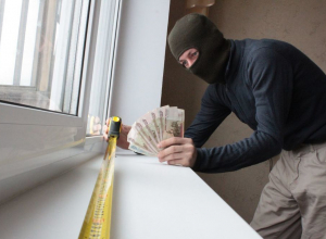 Оконный мошенник обманул десятки волгодонцев на 1 500 000 рублей Оконный мошенник обманул десятки волгодонцев на 1 500 000 рублей
