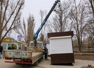 Власти Волгодонска объявили войну ларькам вне закона Власти Волгодонска объявили войну ларькам вне закона