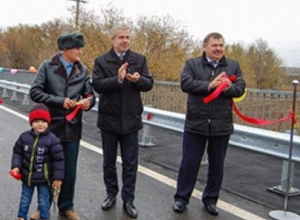 Обещавший Волгодонску третий мост Андрей Иванов торжественно открыл мост через реку Сал за 82 миллиона Обещавший Волгодонску третий мост Андрей Иванов торжественно открыл мост через реку Сал за 82 миллиона