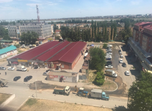 В Волгодонске затопило улицу Ленина В Волгодонске затопило улицу Ленина