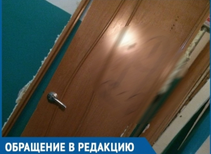 Непристойные записи на выброшенной в подъезде двери заставляют краснеть и злиться волгодонцев Непристойные записи на выброшенной в подъезде двери заставляют краснеть и злиться волгодонцев