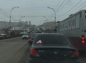 Двойное ДТП иномарок на путепроводе Волгодонска серьёзно затруднило автомобильное движение Двойное ДТП иномарок на путепроводе Волгодонска серьёзно затруднило автомобильное движение