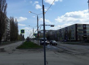 Только в Волгодонске днем горят уличные фонари, - читатель Только в Волгодонске днем горят уличные фонари, - читатель