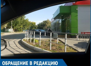 Парковка у магазина «Пятерочка» на улице Горького противоречит здравому смыслу, - волгодончанка Парковка у магазина «Пятерочка» на улице Горького противоречит здравому смыслу, - волгодончанка