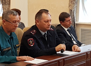 Бороться с пьяными за рулем и «закладчиками» посоветовали полицейским Волгодонска в администрации Бороться с пьяными за рулем и «закладчиками» посоветовали полицейским Волгодонска в администрации