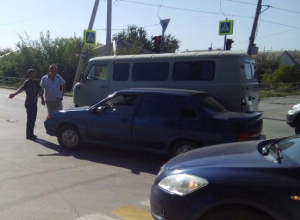Трубочисты и электрики попали в ДТП на односторонней дороге в Волгодонске Трубочисты и электрики попали в ДТП на односторонней дороге в Волгодонске