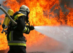 В станице под Волгодонском пожарные спасли дом от полного выгорания В станице под Волгодонском пожарные спасли дом от полного выгорания