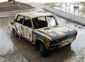 ВАЗ сгорел дотла возле высотки на улице Степная в Волгодонске ВАЗ сгорел дотла возле высотки на улице Степная в Волгодонске