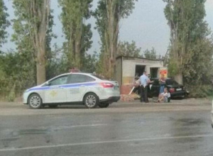Пьяный водитель «БМВ» влетел в магазин в волгодонском садоводстве Пьяный водитель «БМВ» влетел в магазин в волгодонском садоводстве