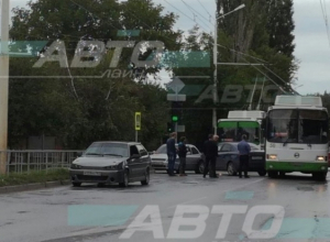 Три аварии на переулке Первомайский: утро в Волгодонске не задалось у пятерых водителей Три аварии на переулке Первомайский: утро в Волгодонске не задалось у пятерых водителей