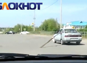 Мужчина снял на видео необычную езду водителей «по-волгодонски» Мужчина снял на видео необычную езду водителей «по-волгодонски»