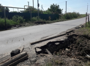 «Боязно за водителей и их авто»: жители Волгодонска обеспокоены обвалом дороги «Боязно за водителей и их авто»: жители Волгодонска обеспокоены обвалом дороги
