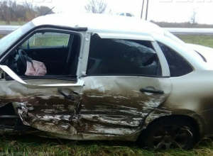 Два человека пострадали в лобовом ДТП на автодороге Ростов-Волгодонск Два человека пострадали в лобовом ДТП на автодороге Ростов-Волгодонск