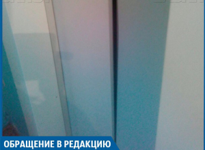 Пожилые люди и инвалид без ног вынуждены ежедневно преодолевать множество лестничных пролетов из-за сломанного лифта Пожилые люди и инвалид без ног вынуждены ежедневно преодолевать множество лестничных пролетов из-за сломанного лифта