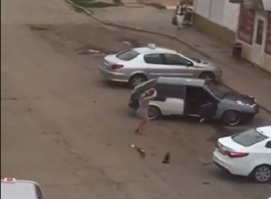 Дикие танцы молодежи под громкую музыку возле «прокаченных» машин на «десятке» сводят с ума волгодонцев Дикие танцы молодежи под громкую музыку возле «прокаченных» машин на «десятке» сводят с ума волгодонцев