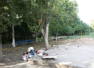 Жителям 100 квартир на Дзержинского некуда выкидывать мусор Жителям 100 квартир на Дзержинского некуда выкидывать мусор