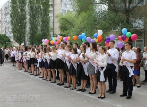 Почти 2000 выпускников Волгодонска услышат школьный звонок в последний раз Почти 2000 выпускников Волгодонска услышат школьный звонок в последний раз