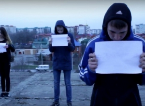 Авторы ролика из Волгодонска про Диану Шурыгину призывают участников игры «Синий кит» подумать головой Авторы ролика из Волгодонска про Диану Шурыгину призывают участников игры «Синий кит» подумать головой